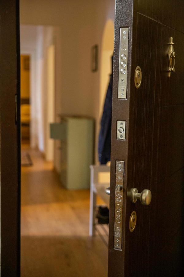 Central Sofia 3-Bedroom Apartment - Urban Art Gallery - Free Parking! Ngoại thất bức ảnh
