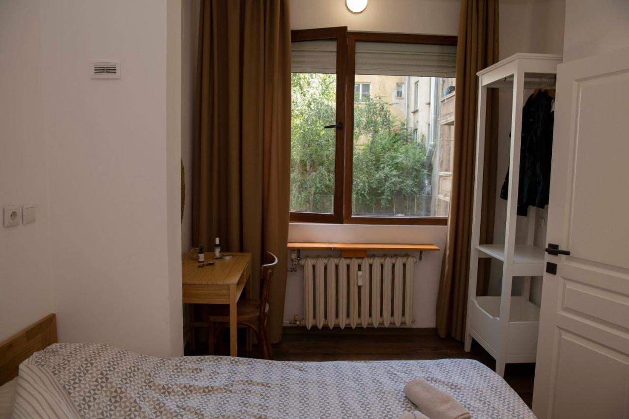Central Sofia 3-Bedroom Apartment - Urban Art Gallery - Free Parking! Ngoại thất bức ảnh